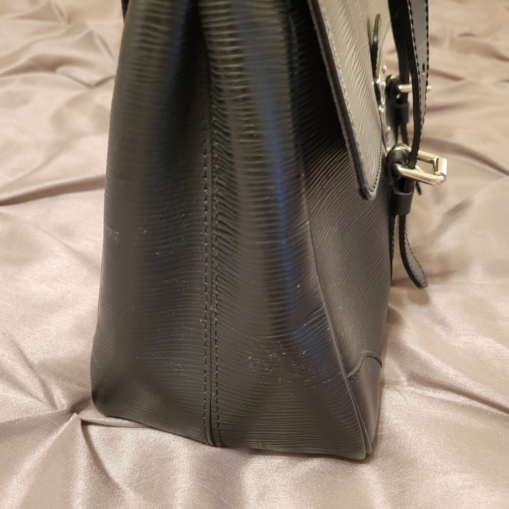 Reduced! Louis Vuitton Black Epi Segur MM Satchel - Picture 2 of 14